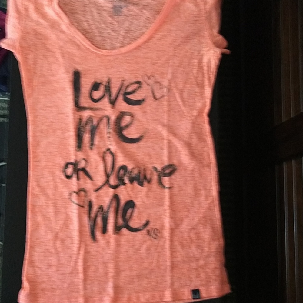 VS tee